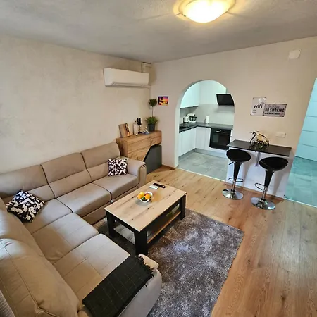 Apartman Oliva With Free Parking Pula Exteriér fotografie